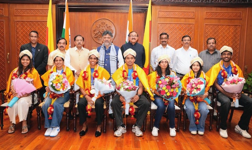 D.K. Shivakumar felicitates Asian Games achievers at K’taka Vidhana Soudha