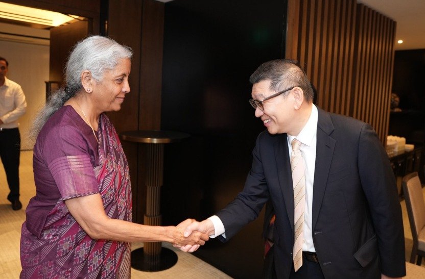 Nirmala Sitharaman’s Singapore Visit Focuses on Investment, Financial Cooperation